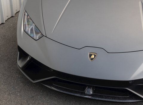 Lamborghini Huracan LP640-4 Performante 19