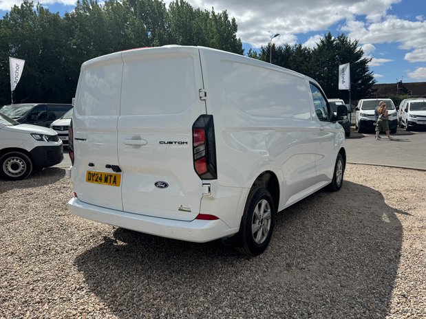 Ford Transit Custom SWB L1H1 Low Roof Limited 300 Air Con Alloys Cam Sensors EURO 6 6