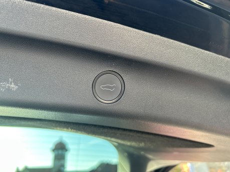 Tesla Model Y LONG RANGE AWD 29