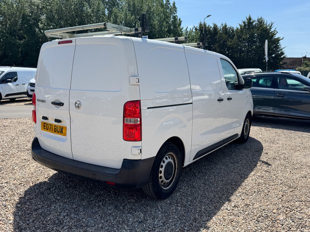 Vauxhall Vivaro SWB L1H1 [SOLD MM] Low Roof F2700 Dynamic Air Con Sensors EURO 6 6