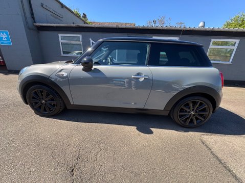 Mini Hatch COOPER 37