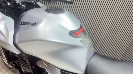 Kawasaki Z ZR750 2007 1 OWNER ONLY 8K NEW MOT WARRANTY 750CC 22
