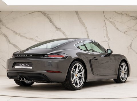 Porsche 718 Cayman 7
