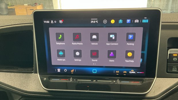 Volkswagen Crafter MWB L2H2 High Roof Commerce Plus Air Con Sensors EURO 6 11