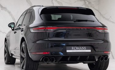 Porsche Macan TURBO PDK 4