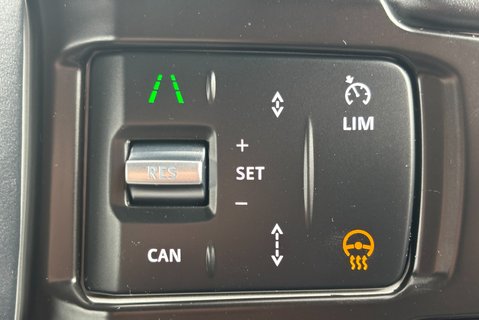 Land Rover Defender 90 D250 Hard Top X-Dynamic HSE 3 Seat 28