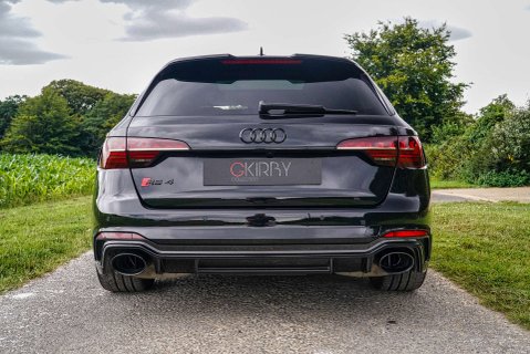 Audi RS4 Carbon Black 26