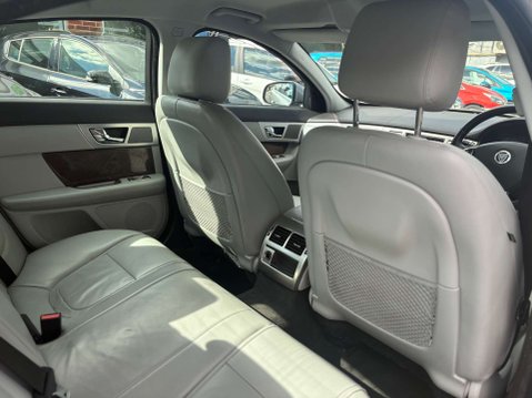 Jaguar XF 2.2d Premium Luxury Saloon 4dr Diesel Auto Euro 5 (s/s) (190 ps) 12