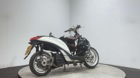 Piaggio Medley 2019 NON RUNNING PROJECT SCOOTER BREAKER PARTS BIKE 125CC 3