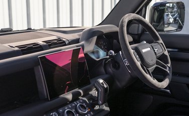 Land Rover Defender 110 V8 17