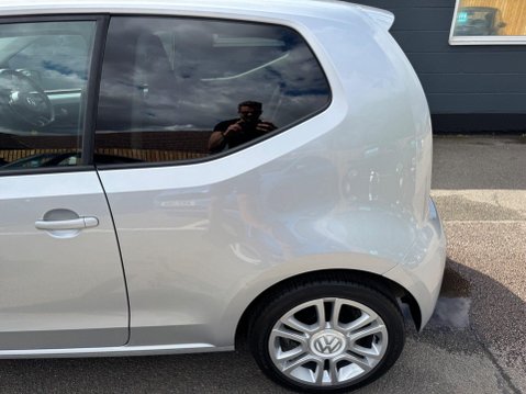 Volkswagen Up HIGH UP 21