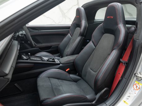 Porsche 911 Targa 4 GTS (992)