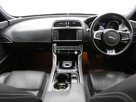 Jaguar XE 2.0d R-Sport Auto Euro 6 (s/s) 4dr 9