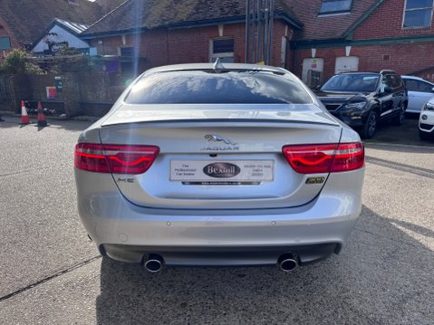 Jaguar XE SPORT 9