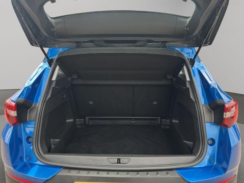 Vauxhall Grandland X 1.2 Turbo SE Premium Euro 6 (s/s) 5dr 8