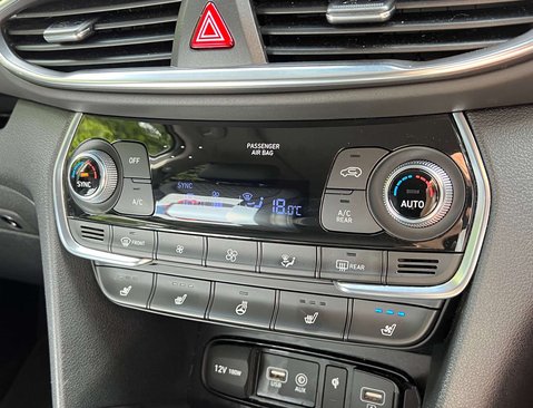 Hyundai SANTA FE 2.2 Santa Fe Premium SE CRDi Auto 4WD 5dr 22