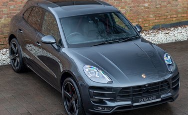 Porsche Macan Turbo 8