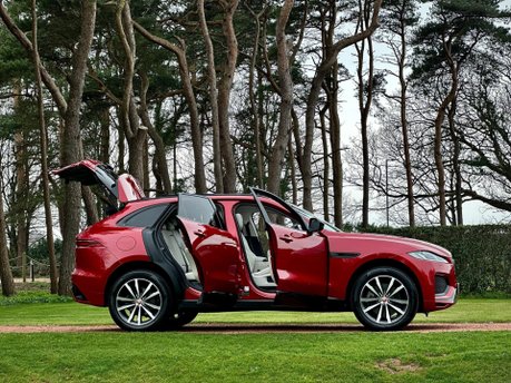 Jaguar F-Pace R-DYNAMIC BLACK 42