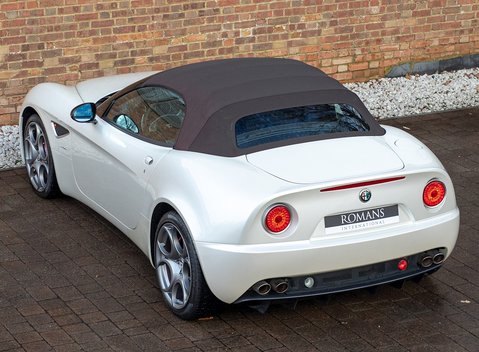 Alfa Romeo 8C Spider 10
