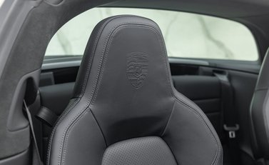 Porsche 911 Targa 4 (992) 18
