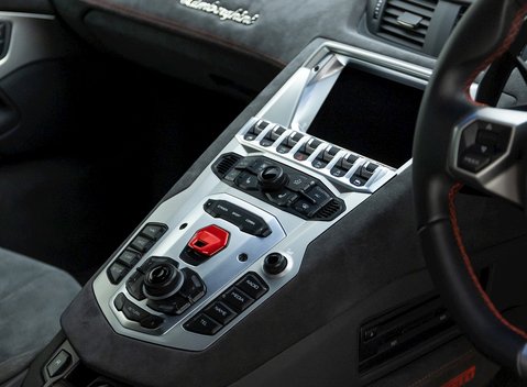 Lamborghini Aventador LP 700-4 Pirelli Edition 18