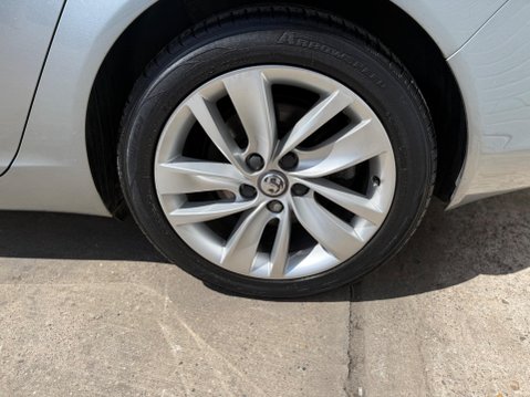 Vauxhall Insignia 2.0 CDTi SRi Nav Auto Euro 5 5dr 23