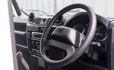 Land Rover Defender 90 Landmark 11