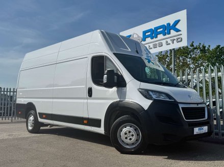 Peugeot Boxer 2.2 BlueHDi 435 Professional Premium + Panel Van 5dr Diesel Manual L4 H3 Eu