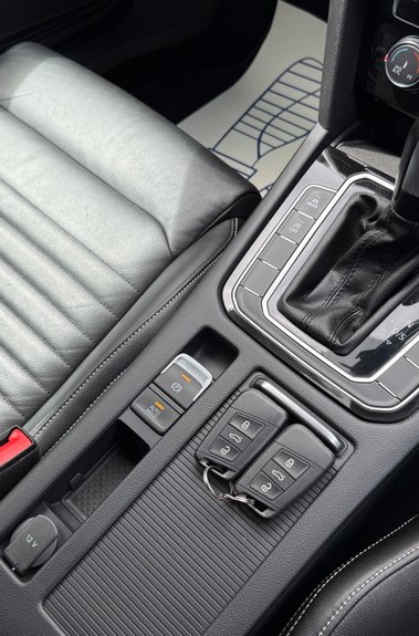 Volkswagen Passat SEL TSI EVO DSG - FULL LEATHER - VAT Q - FULL SERVICE HISTORY - ONE OWNER 
