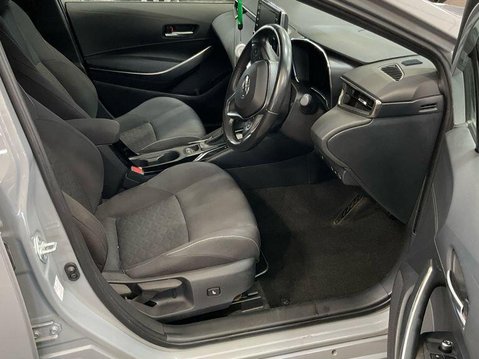 Toyota Corolla 1.8 VVT-h Icon Tech Touring Sports CVT Euro 6 (s/s) 5dr 9