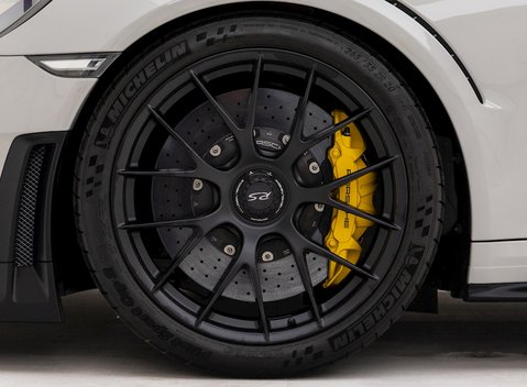Porsche 911 (991.2) GT2 RS Weissach 8