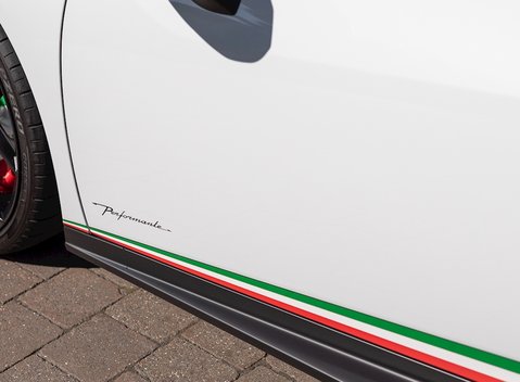 Lamborghini Huracan LP640-4 Performante 25