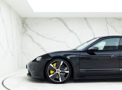 Porsche Taycan Turbo S 31