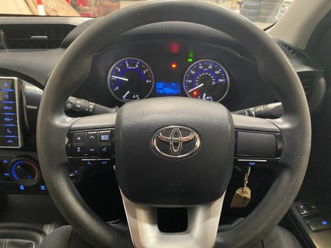 Toyota Hilux ACTIVE 4WD D-4D ECB 11