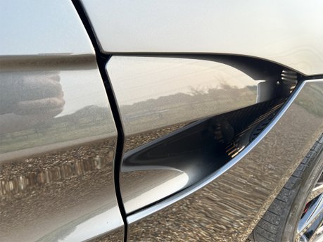 Aston Martin Vantage V8 39