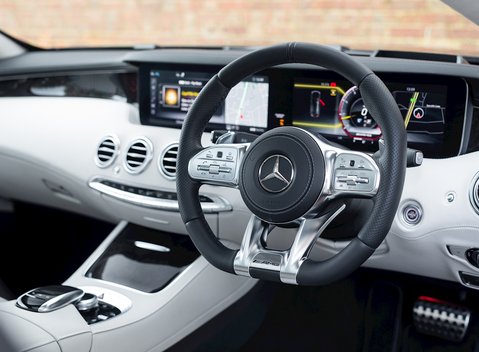 Mercedes-Benz S63 AMG Coupe 11