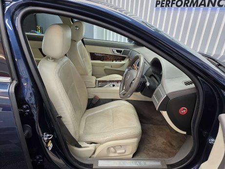 Jaguar XF 3.0d V6 Premium Luxury Saloon 4dr Diesel Auto Euro 5 (240 ps) 18