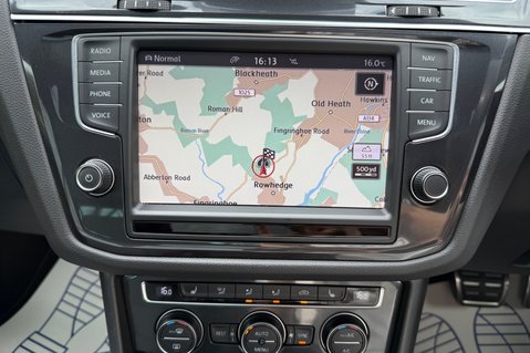 Volkswagen Tiguan R LINE TDI BMT 4MOTION DSG - PAN ROOF - APPLE CAR PLAY -ADAPTIVE CRUISE 44