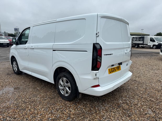 Ford Transit Custom SWB L1H1 Low Roof Limited 280 Air Con Alloys Sensors EURO 6 10