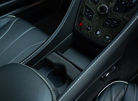 Aston Martin Vanquish S 22