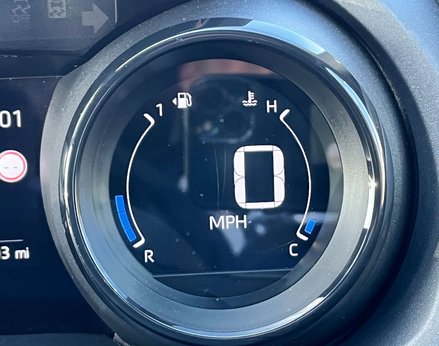 Toyota Yaris 1.5 Yaris Dynamic HEV CVT 5dr 23