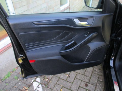 Ford Focus 1.0T EcoBoost ST-Line Euro 6 (s/s) 5dr 53