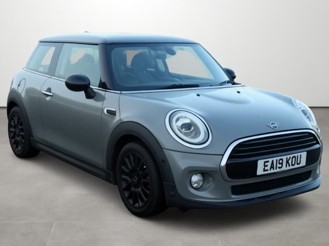 Mini Hatchback 1.5 Cooper Classic II 3dr [Comfort/Nav Pack] 1