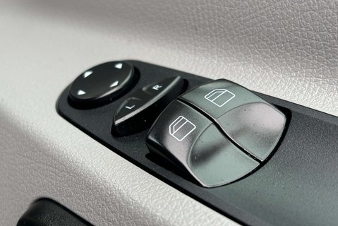 Mercedes-Benz Sprinter 516 Cdi 4x4 Lwb Hr Panel Van - Tail Lift / Air Con 41