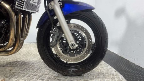 Suzuki Bandit 1200 2005 ONLY 21K NEW MOT SERVICED VERY CLEAN ICONIC MK2 NAKED 37