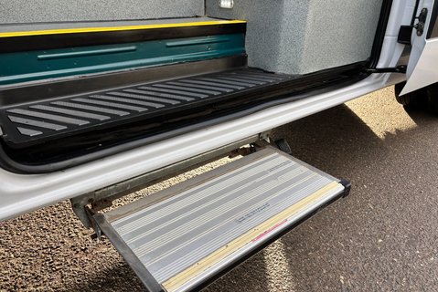 Mercedes-Benz Sprinter 519 4x4 14 Str Minibus - Air Con Con - Ex MOD 11