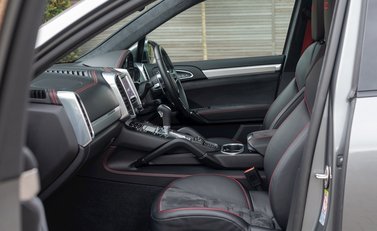 Porsche Cayenne GTS 16