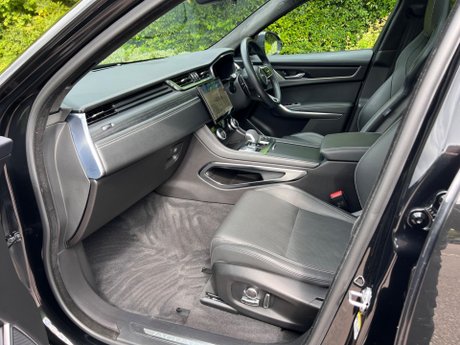 Jaguar F-Pace 2.0 D200 MHEV R-Dynamic HSE Black Auto AWD Euro 6 (s/s) 5dr 28