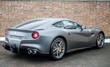Ferrari F12 Berlinetta 32
