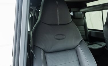 Land Rover Defender 90 XS 11